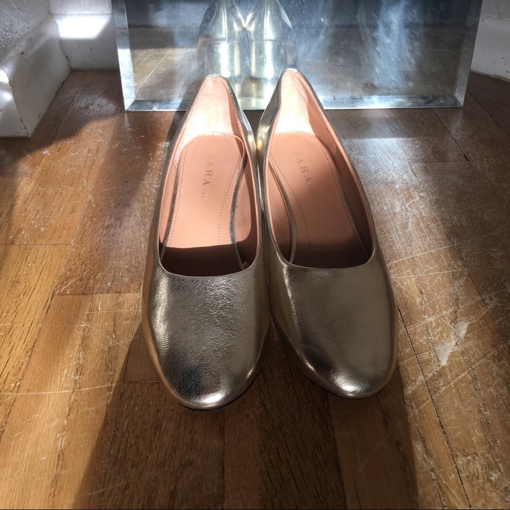 GOLD FANCY HEELS BY ZARA